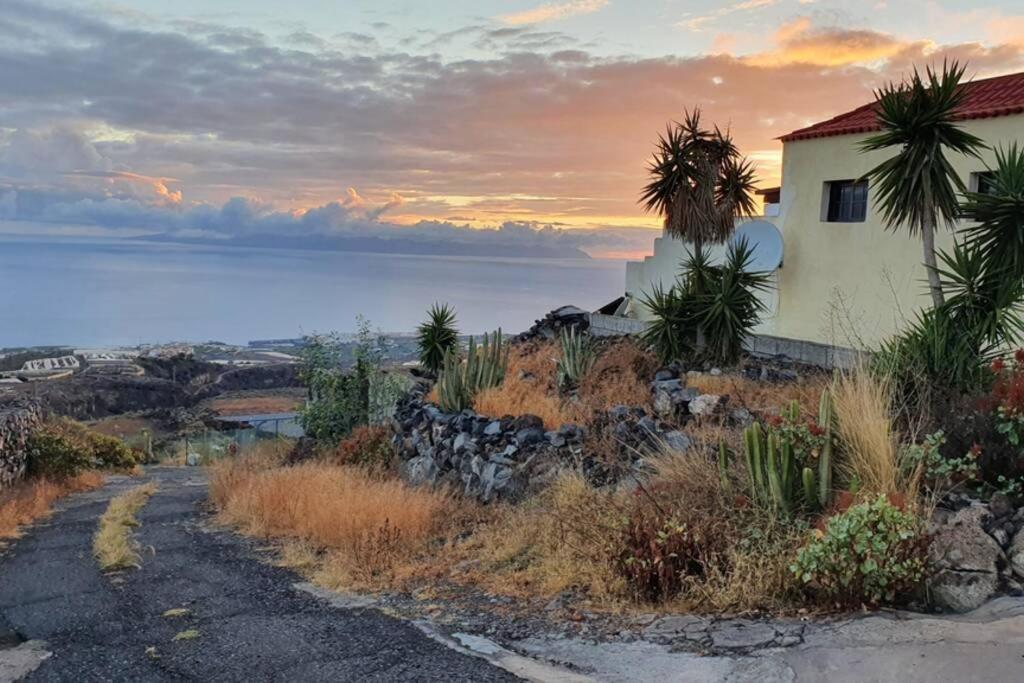 Lovely Two Bedroom Apartment With Amazing View Техина-де-Исора Экстерьер фото