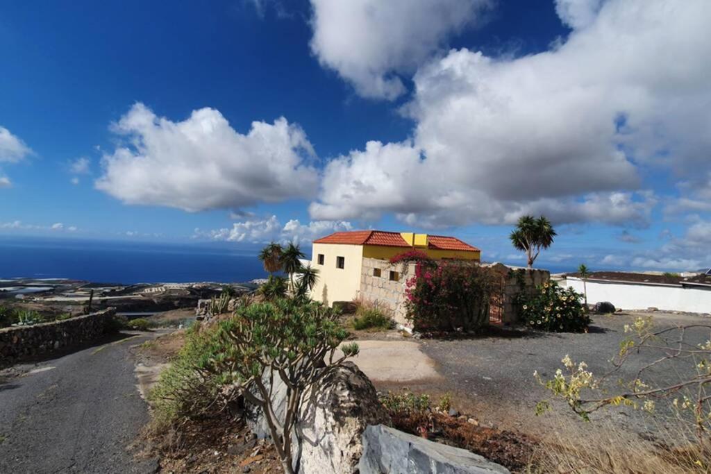 Lovely Two Bedroom Apartment With Amazing View Техина-де-Исора Экстерьер фото